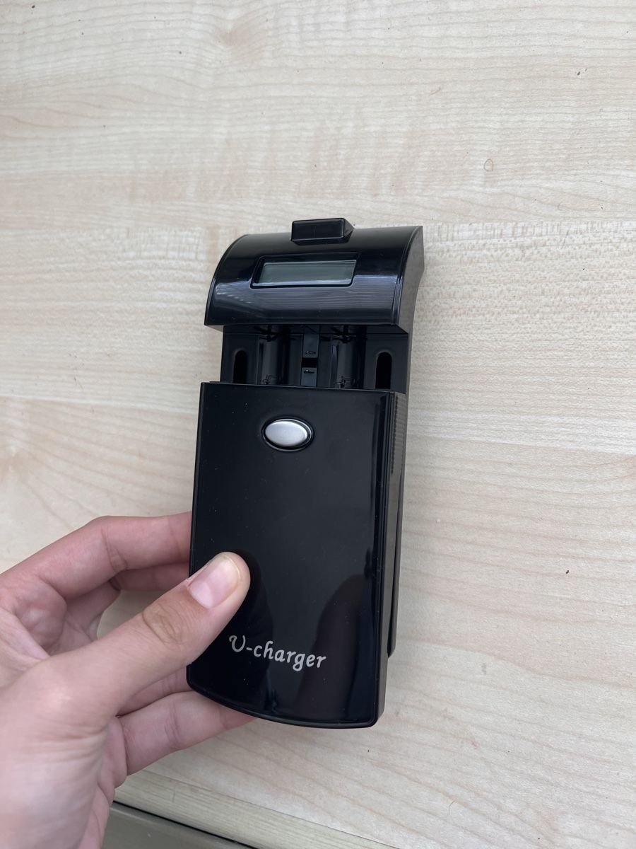 Caricabatterie: Super Universal Charger Yilon – Nuovo (secondo la descrizione) da Geroldswil venduto da neva.yael 5