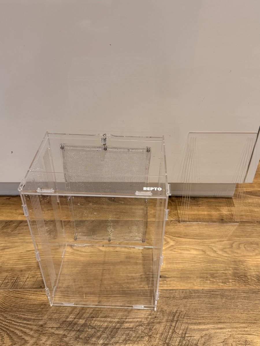 Terrario: Assel Terrarium – Usato da Hermrigen venduto da jar_9jqw 1