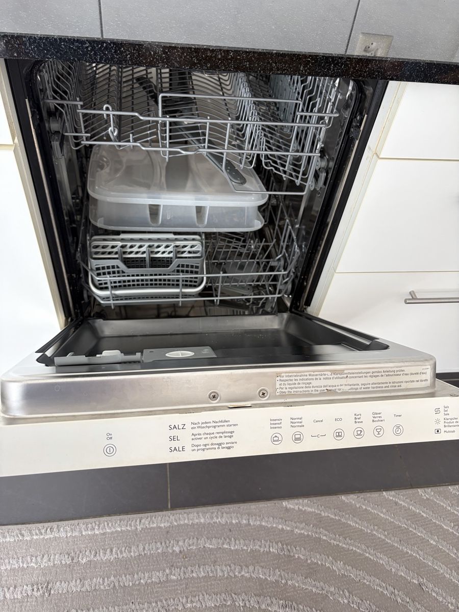 Cucine complete: Funktionstüchtige Küche mit Electrolux-Geräten – Usato da Winterthur venduto da Cky20 6