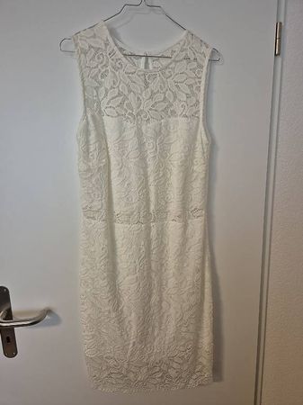 Wunderschönes weisses Spitzenkleid