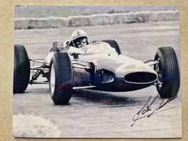 John Surtees † - Originalautogramm auf Foto