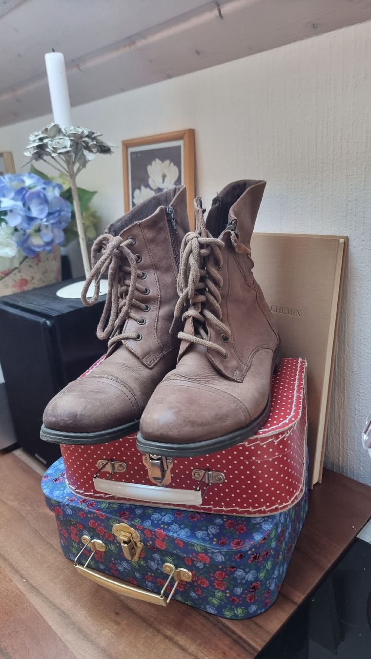 Scarpe da donna: Bottines à lacets et fermeture éclair marron taille 39 – Usato da Vevey venduto da fer3ica 1
