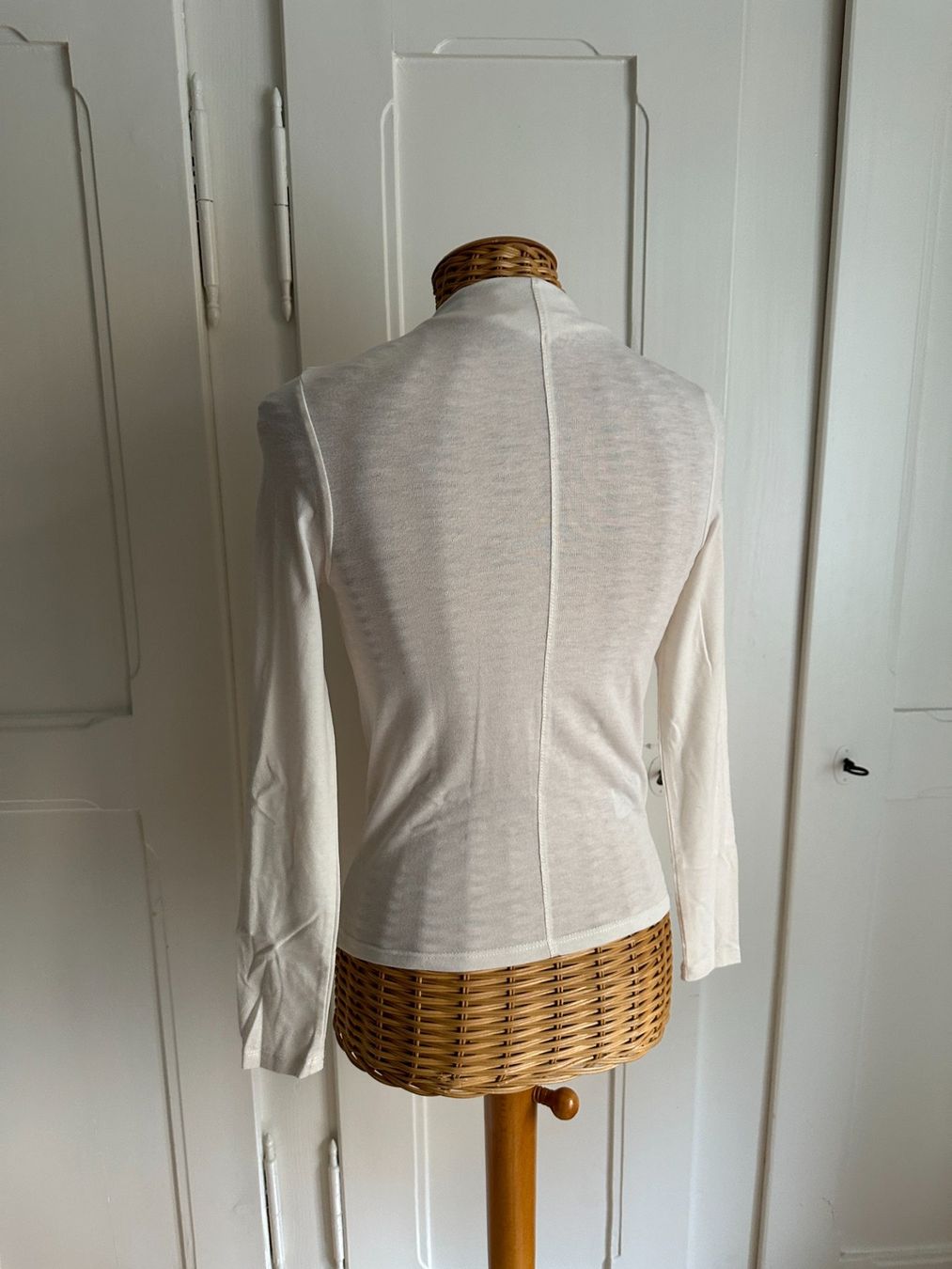 Mango T-shirt: MANGO - Langarmshirt offweiss XS – Usato da Zürich venduto da Diazaio 2