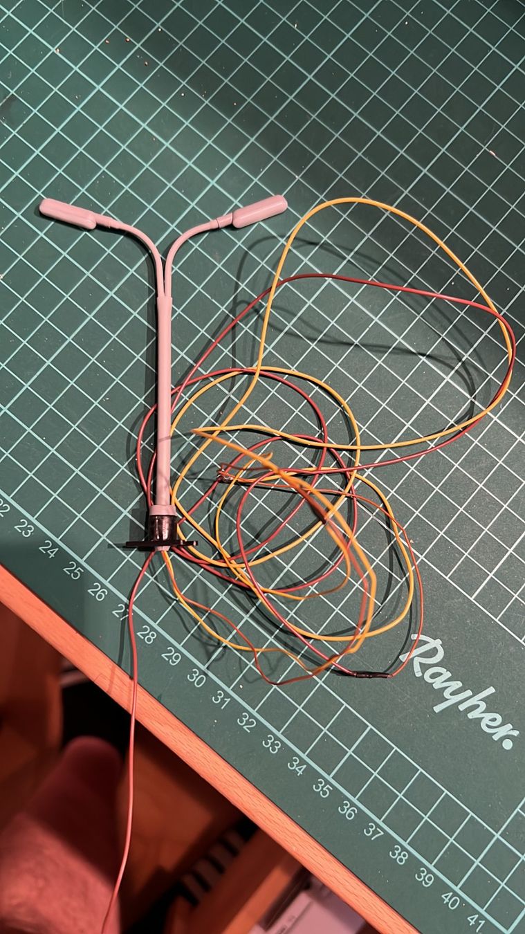 Märklin Modelleisenbahnen: Märklin 72801 Peitschenleuchte doppelt Höhe 100mm – Gebraucht aus Boswil von Jeffmery 1