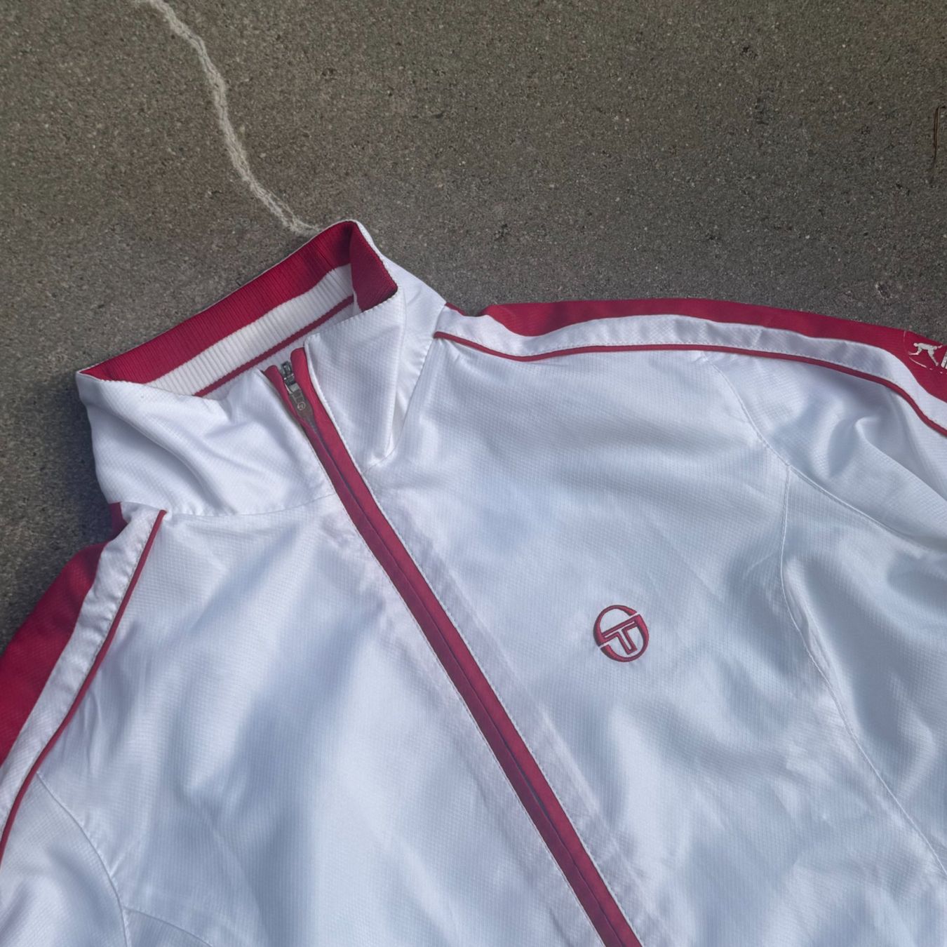 Jacken: Sergio Tacchini white and red retro track jacket vintage – Gebraucht aus St. Gallen von sourced_limited 1