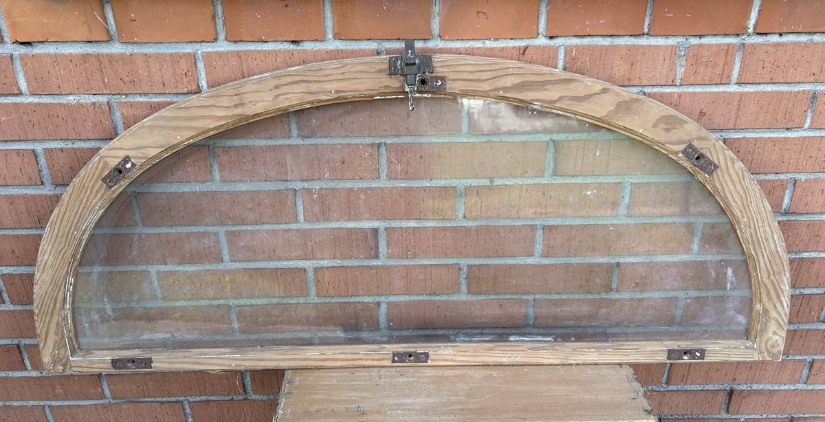 Fenêtres: Altes Bogen-Fenster  – D'occasion à Gwatt (Thun) par ate_6ng8