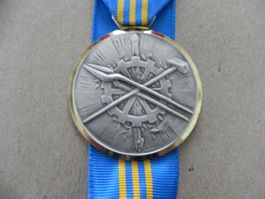 Medaille mit Hammer Zange Zirkel Zahnrad 1974 ca. 25 Gramm