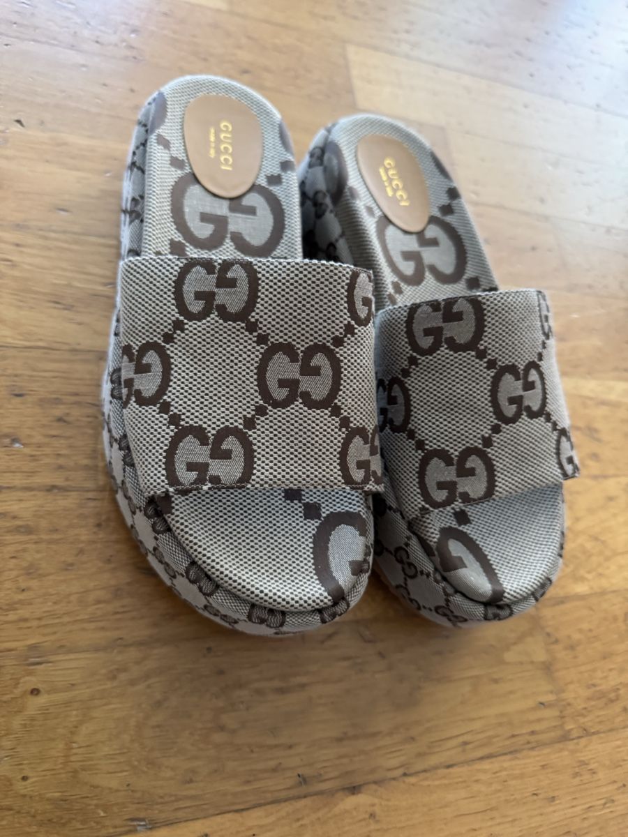 Gucci Scarpe da donna: GUCCI Damenpantolette mit Plateausohle – Usato da Volketswil venduto da pokemaniaccc 1