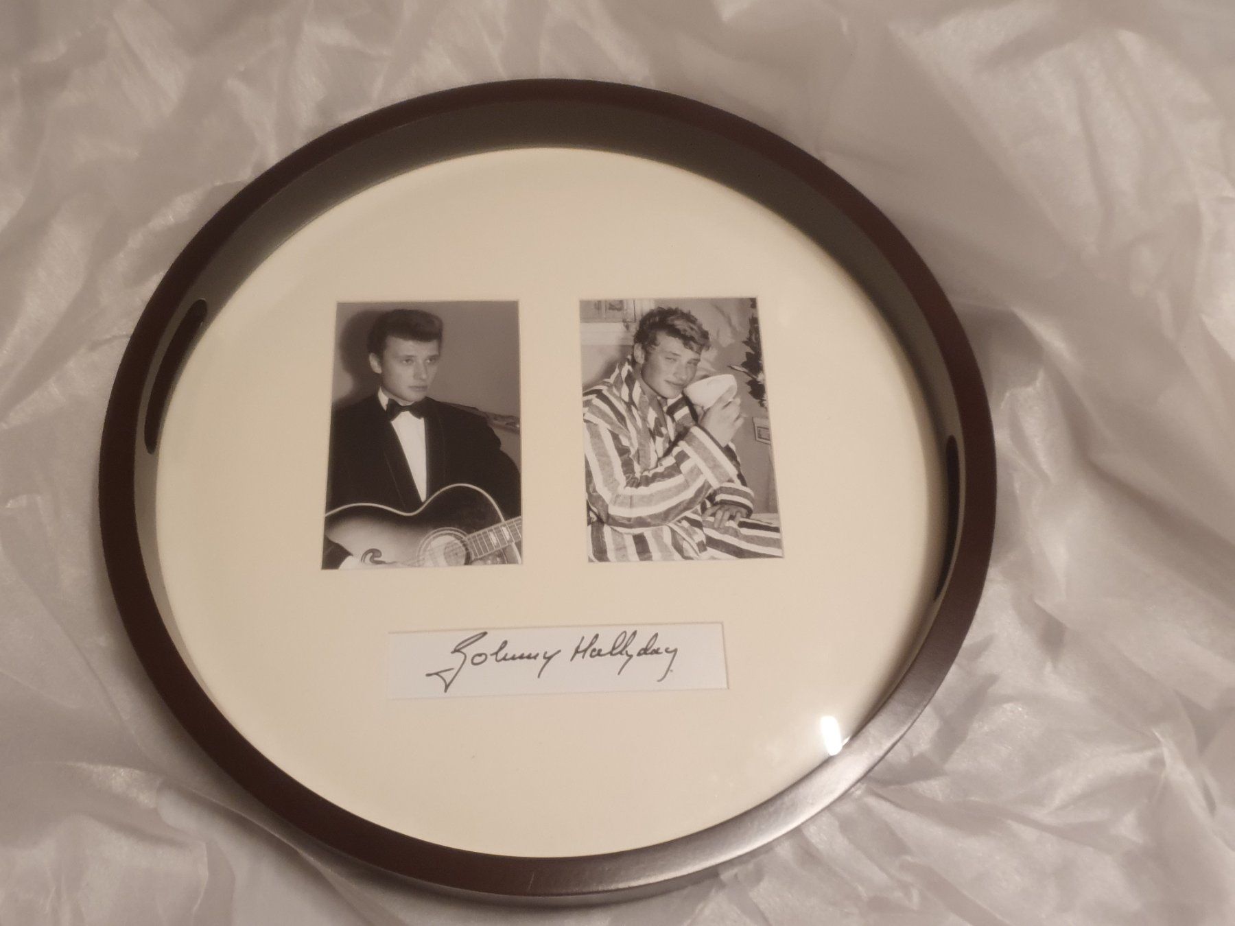 CD: Johnny Hallyday Plateau dédicacé – Nuovo (secondo la descrizione) da Belmont-Lausanne venduto da MikeC