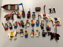 LEGO Ritter und Piraten - 18 Figuren 5 Pferde mit Zubehör