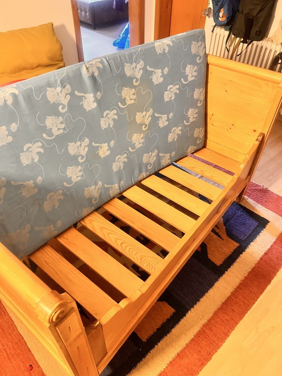 Betten: Kinderbett antik Holz – Gebraucht aus Davos Glaris von Marryon 2