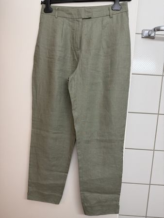 Hose von C&A mit Leinen in Olivgrün, Grösse 36.