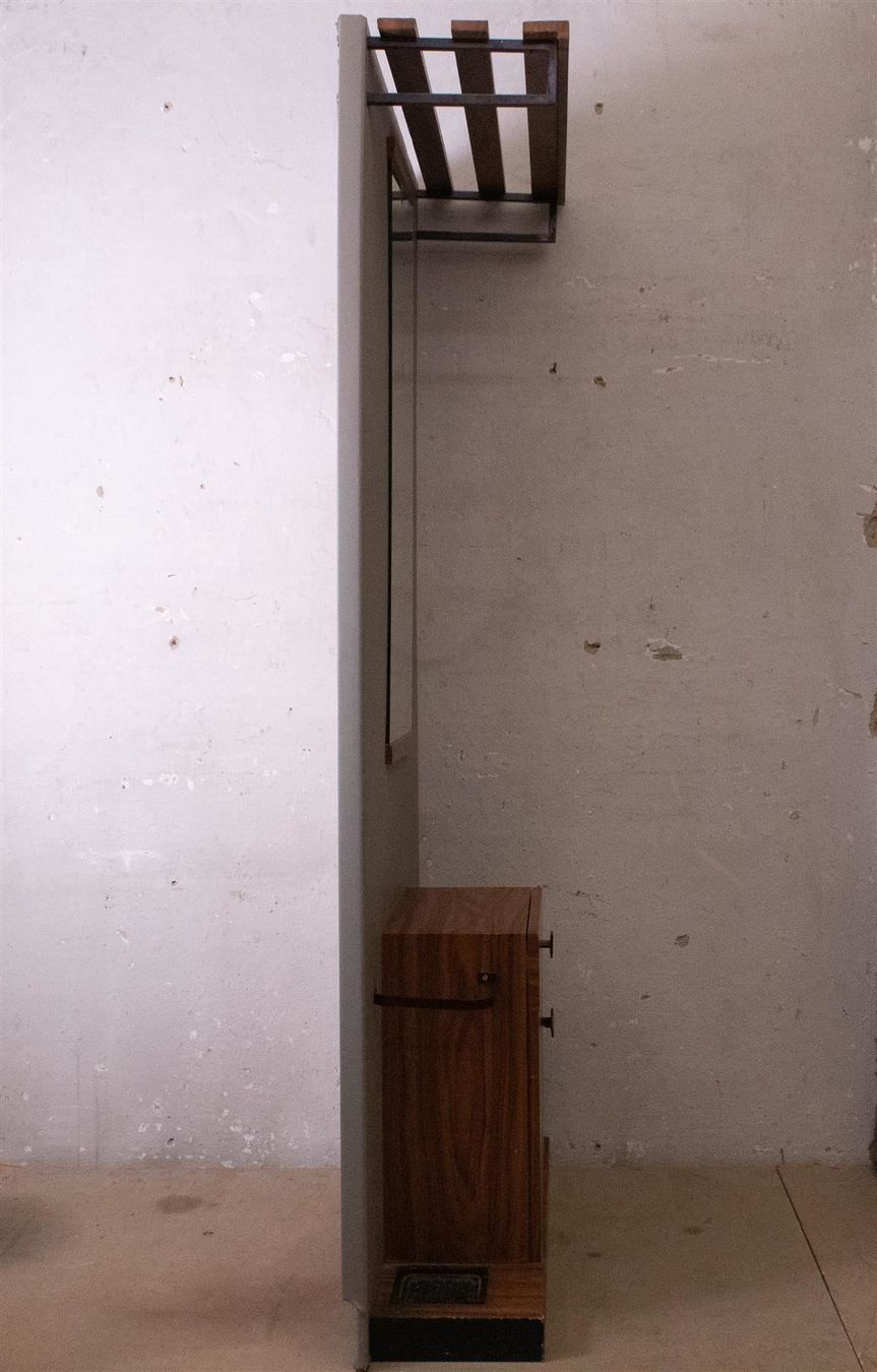 Guardaroba: Garderobe im Nussbaumholz-Look – Usato da Zürich venduto da ZuercherBrockenhaus 2