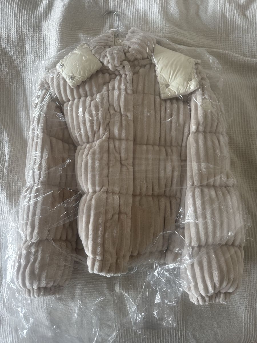 Moncler Giacche: RARE Moncler Down Jacket - Plush Corduroy, Size 1 – Nuovo (secondo la descrizione) da Zürich venduto da forestF4iry 7