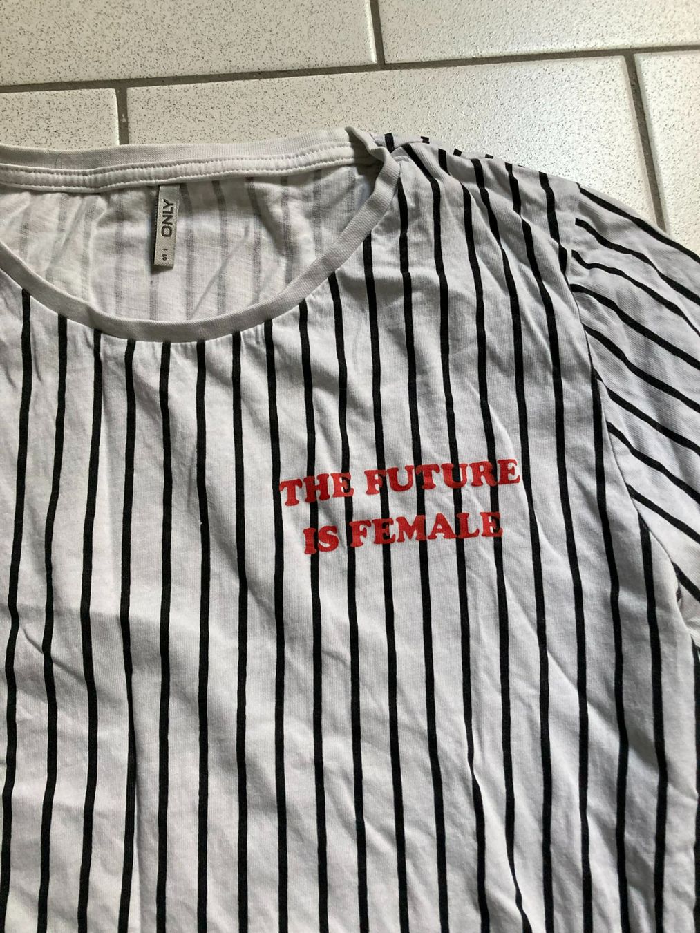 Only T-shirt: T-shirt Only taille S comme neuf – Usato da Lausanne 26 venduto da anaxena 1