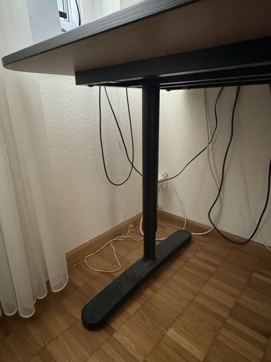 Ikea Scrivanie: Schreibtisch schwarz – Nuovo (secondo la descrizione) da Binningen venduto da Maydin1 2