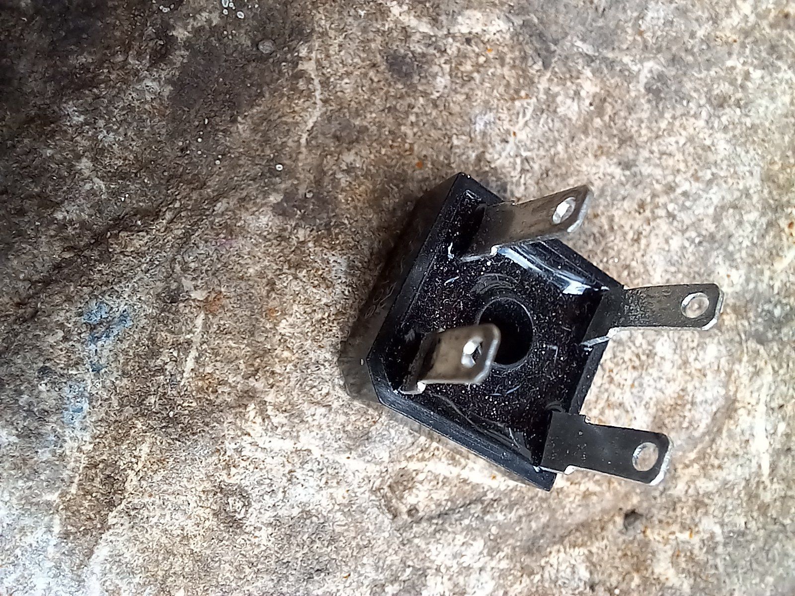 Componenti elettronici: 12 V Mini Relais – Usato da Achseten venduto da Wenggi 2