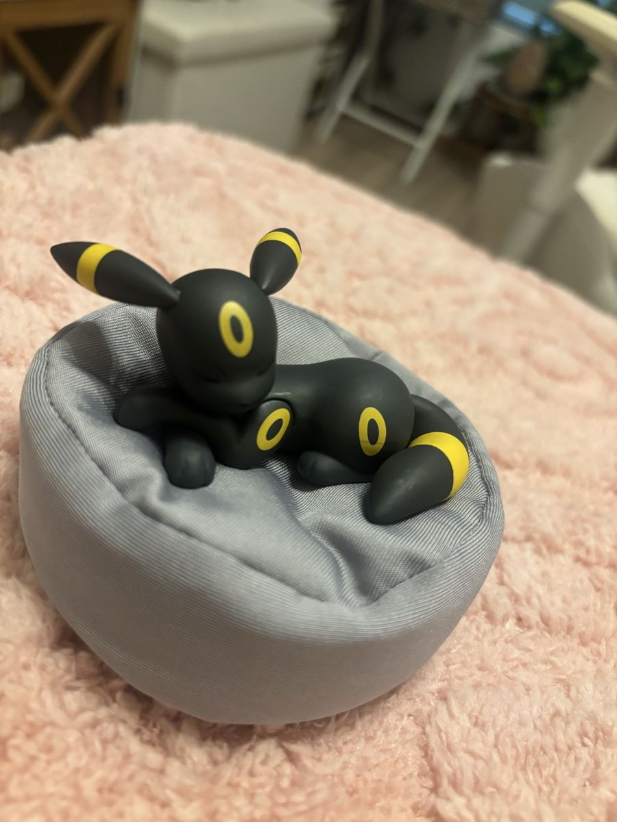 Pokémon Statuette: Pokémon noctali endormi – Nuovo (secondo la descrizione) da Orbe venduto da car_8grw