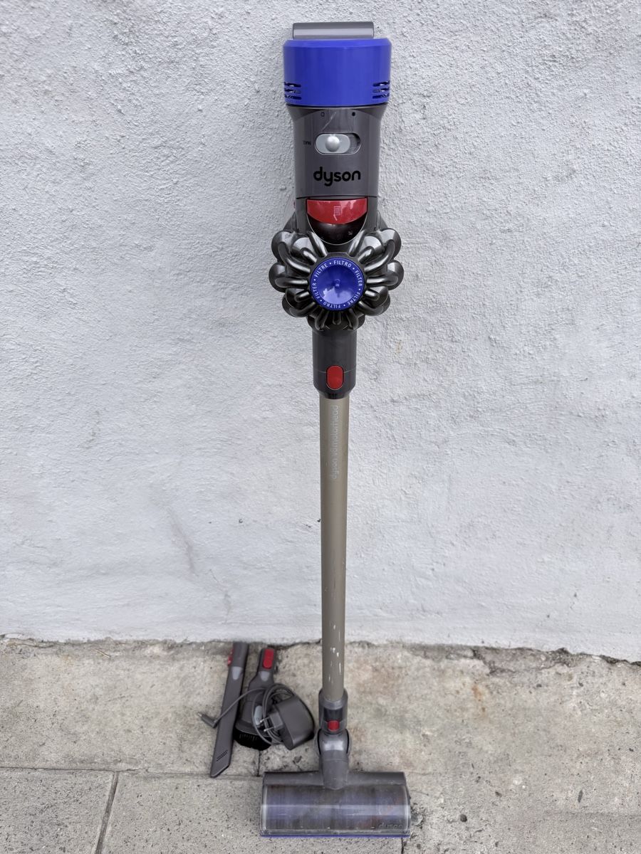 Dyson Aspirapolveri & Accessori: Dyson V8 Motorhead Akkustaubsauger – Usato da Rebstein venduto da dijana_crgc 3