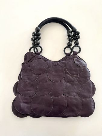 NEU! LILA HANDTASCHE MIT PERLENHENKELN