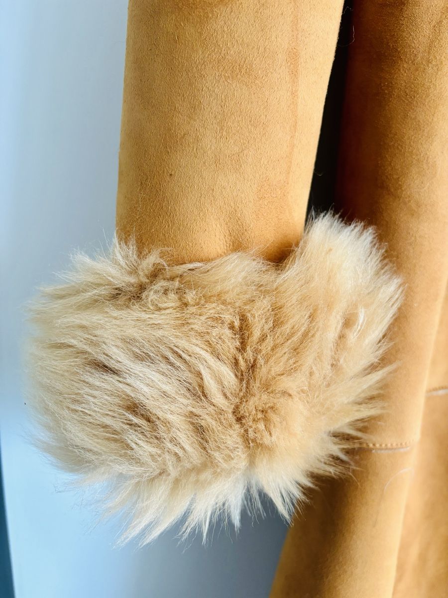 Cappotti: Cozy Shearling Coat for Winter – Nuovo (secondo la descrizione) da Zug venduto da MyraTho 1