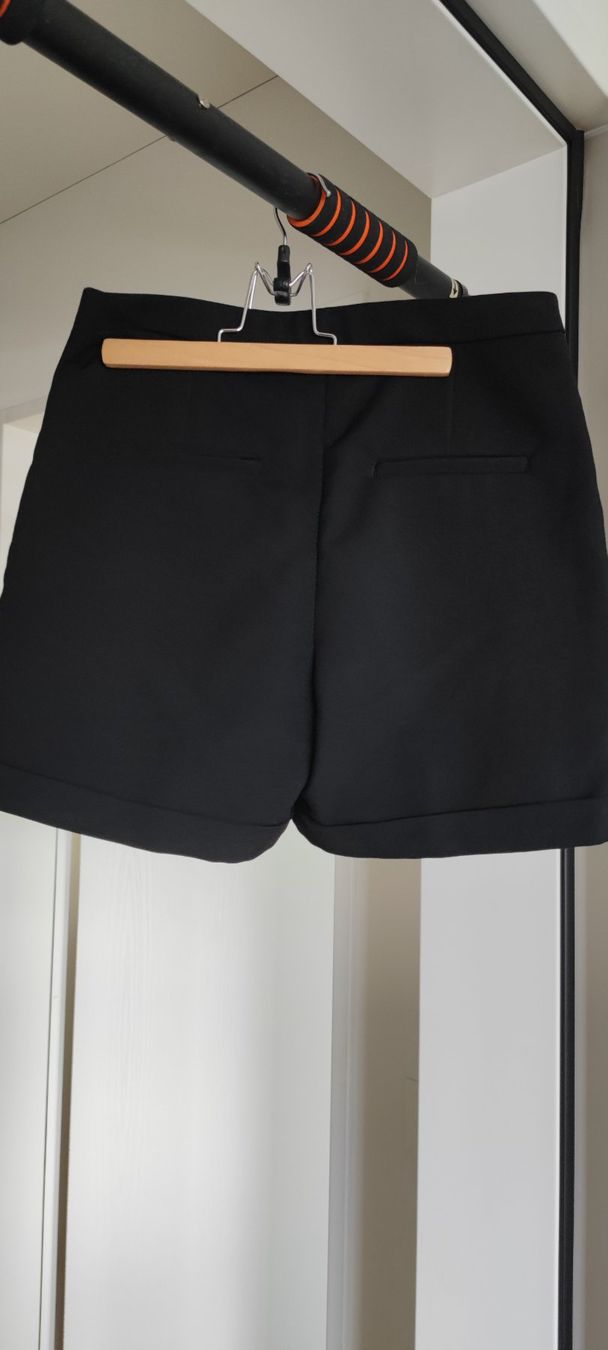 H&M Pantaloni: Schicke Shorts/ kaum angezogen – Nuovo (secondo la descrizione) da Zug venduto da vik_8fdf 1