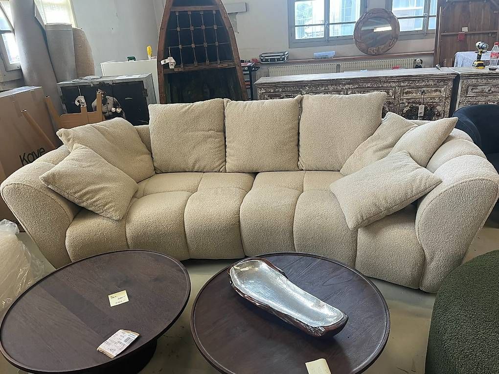 Divani: Sofa 3 Sitzer Bouclé Hellbraun – Nuovo (secondo la descrizione) da Zollikofen venduto da uniqueroom 1