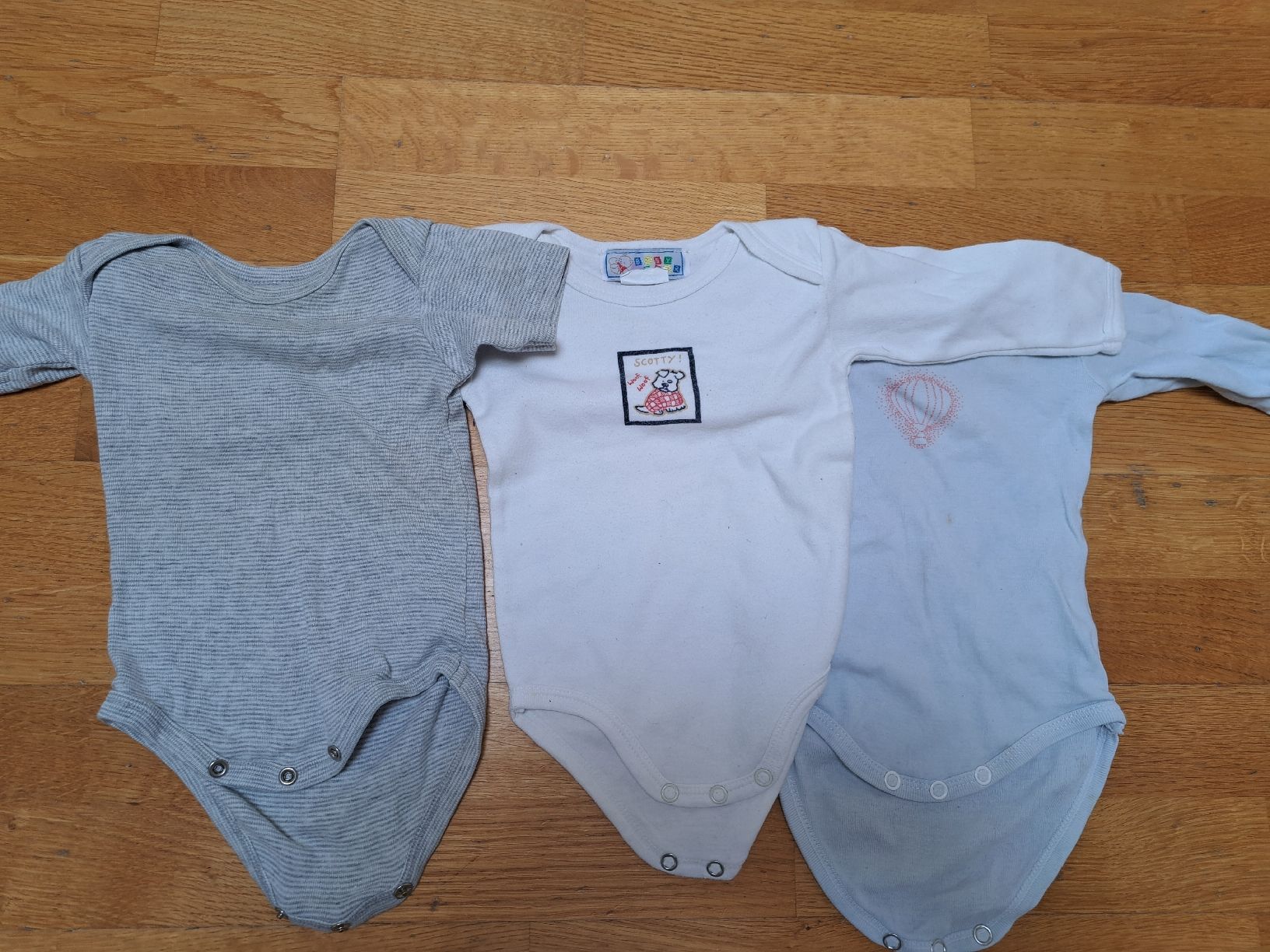 Lotti & Set di vestiti: 3 Bodies, Gr.68 – Usato da Büren an der Aare venduto da trecine