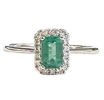 0.58ct. Smaragdring, 750 Weissgold, 18 Diamanten, 1.350 CHF