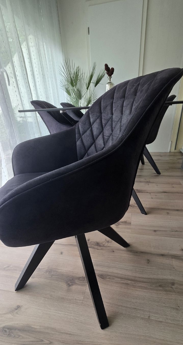 Tischset: Esstisch und 4 Stühle – Gebraucht aus Goldau von Lillyhawaii 2