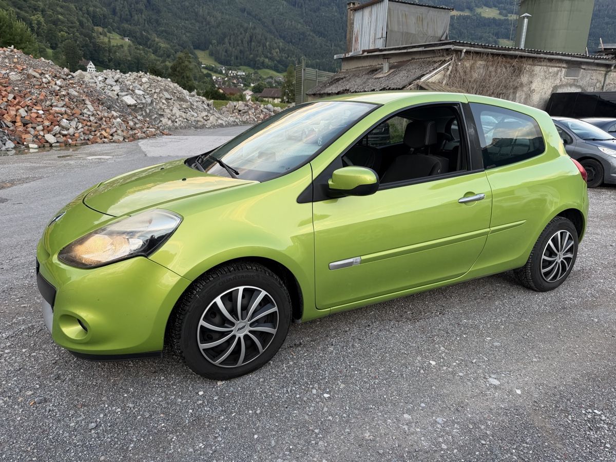 Renault Autos: Renault Clio 1.6 Benzin Mit Rest MFK 12.2026 – Gebraucht aus Mollis von BSL10 2