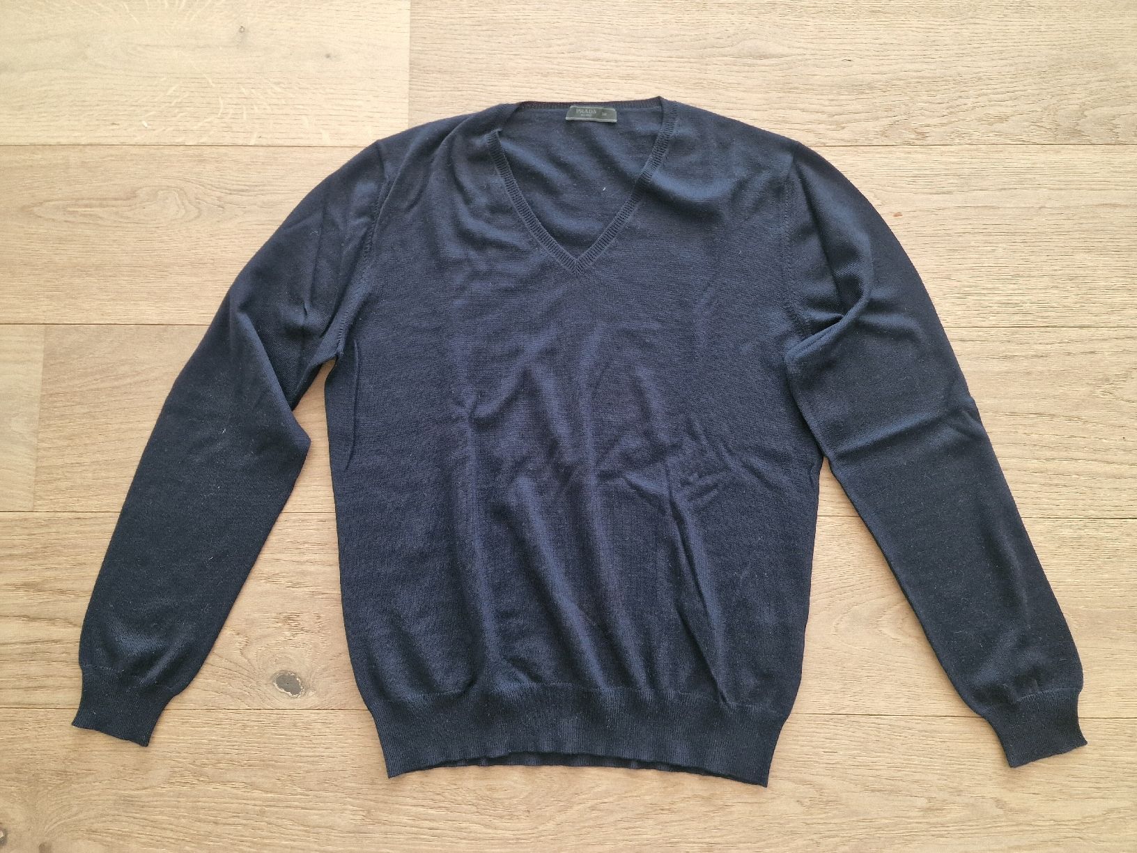 Prada Pulls & Sweat-shirts: PRADA Pullover V-Ausschnitt dunkelblau Grösse 50 – D'occasion à Allenwinden par Babo2