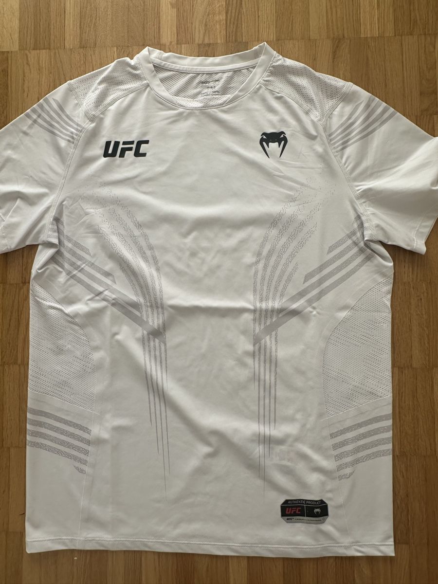 T-shirt: Gebrauchtes UFC Shirt – Usato da Niedergösgen venduto da Abrek9