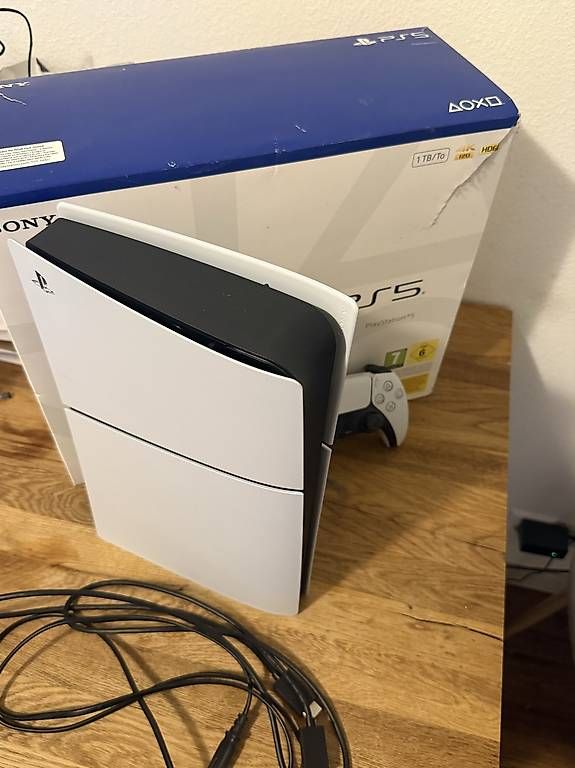 Console: PlayStation 5 Slim une manette  – Usato da Romanel-s-Lausanne venduto da Klsxfff 1