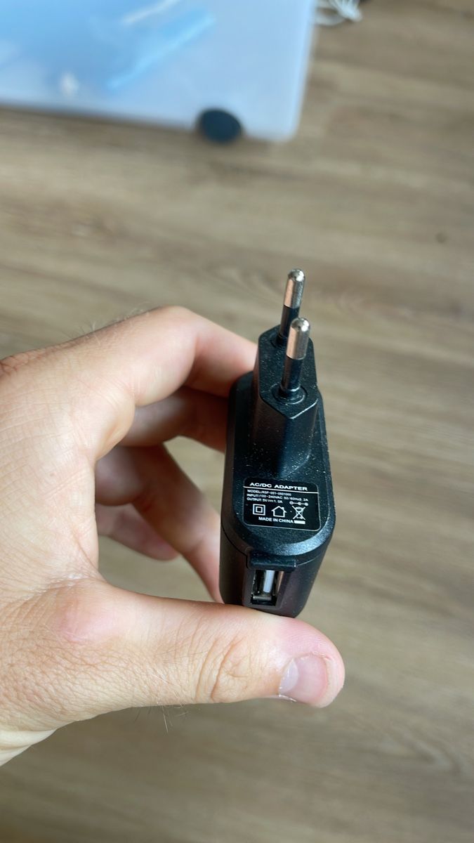 Ladegeräte: USB Netzteil schwarz Made in China – Gebraucht aus schaffhausen von mau_7lb9
