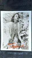Madonna, Original Autogramm auf Grossfoto in s/w