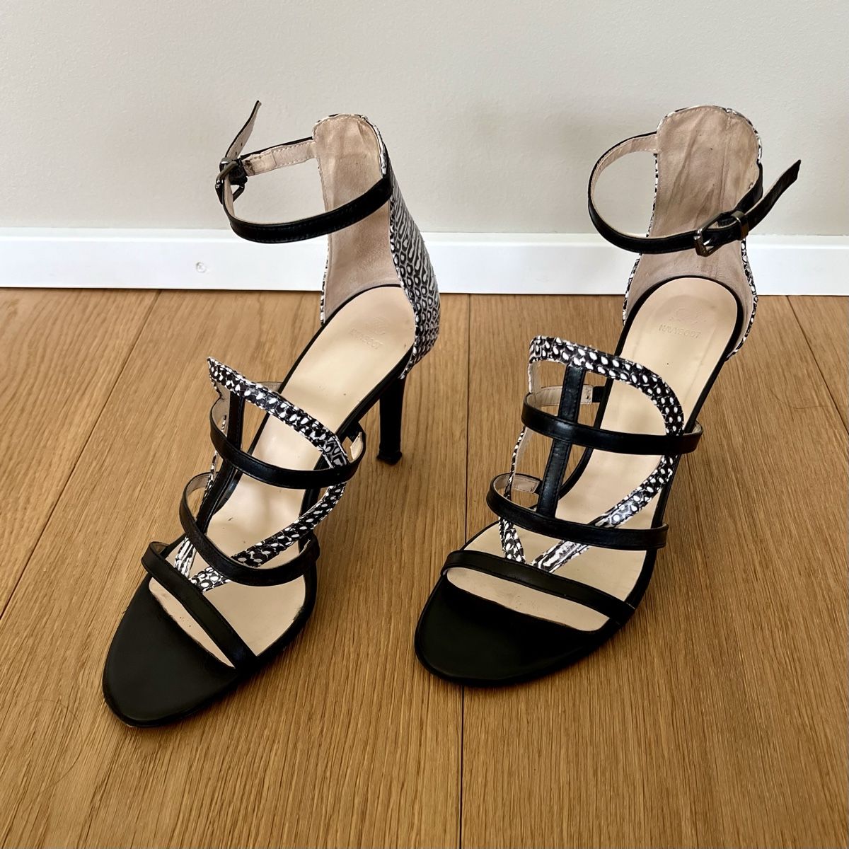 Navyboot Damenschuhe: Sandale mit Absatz von NAVYBOOT – Gebraucht aus Baden von anja.vanessa