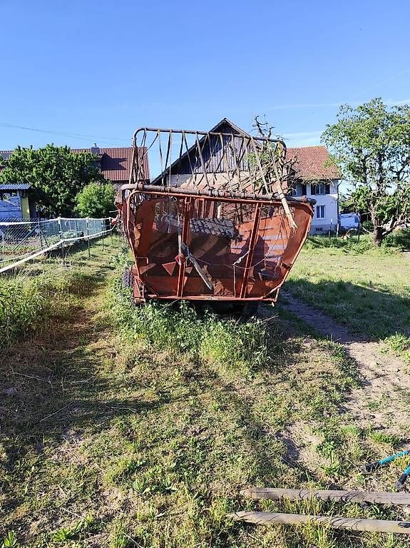 Nourriture: Heuwagen mit Hasenstall  – D'occasion à Full-Reuenthal par Menewa 1