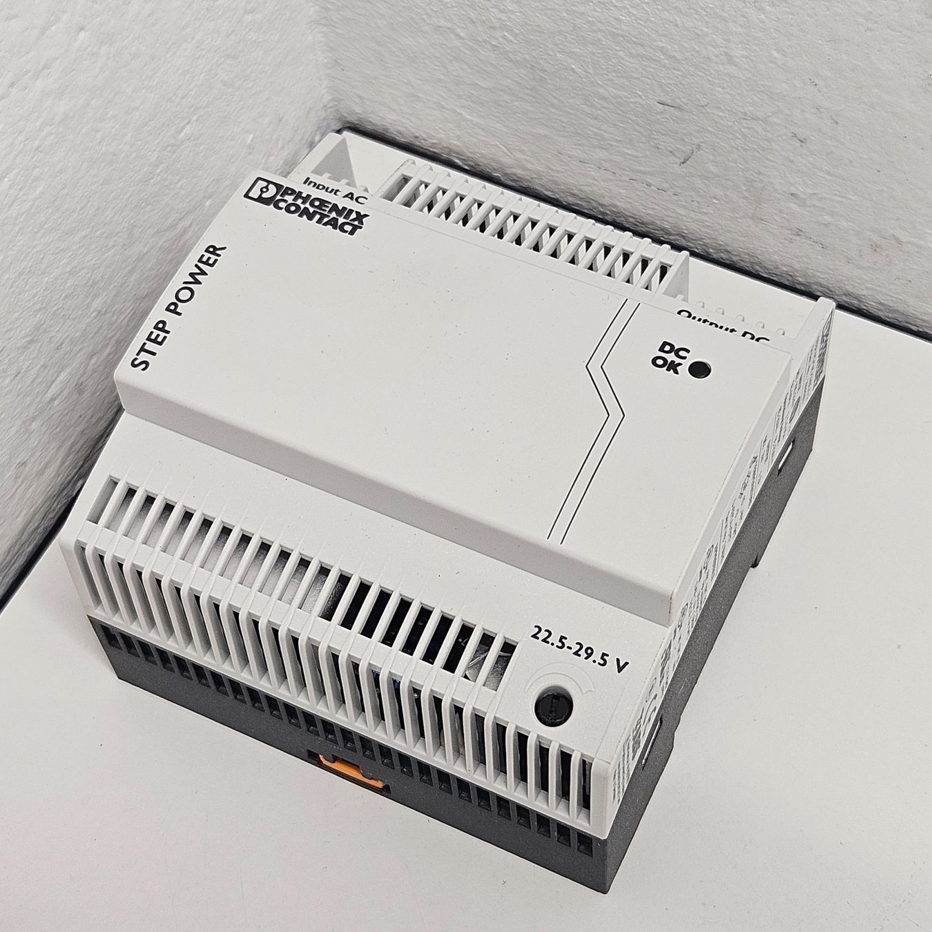 Phoenix Contact Elektronikbauteile: 4 Stk. PHOENIX CONTACT STEP POWER 22.5-29.5V – Gebraucht aus Niederdorf von LeptonAG