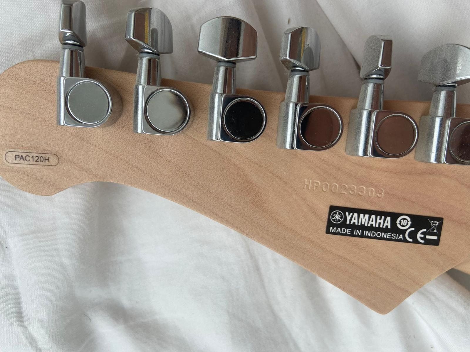 Yamaha Strumenti musicali: Guitare électrique Yamaha Pacifica 120H, blanche – Usato da Le Noirmont venduto da mat_k9lv 1