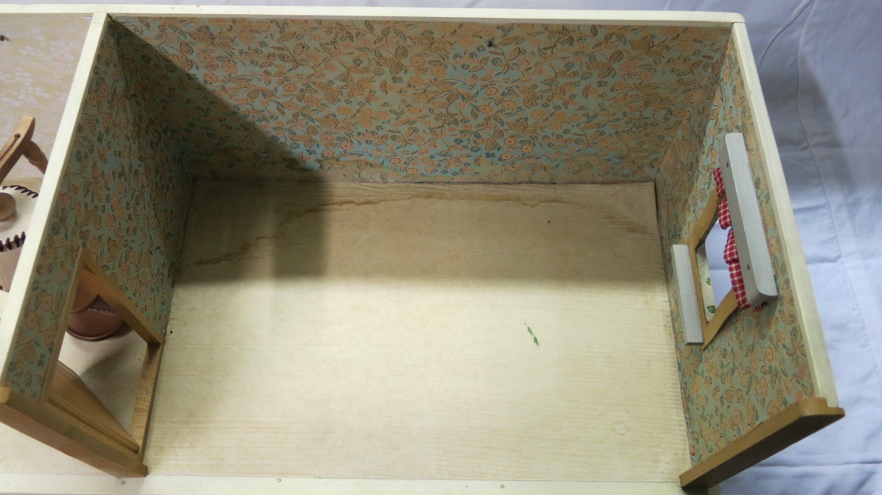 Case e mobili per bambole: Maison de poupée vintage à restaurer – Usato da Fey venduto da sverigi 3