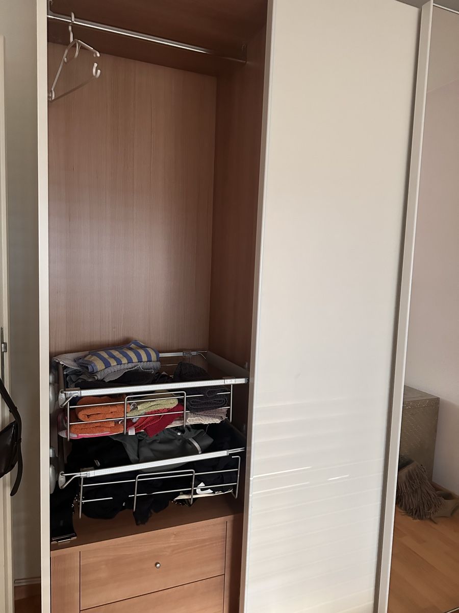Armoires: Kleiderschrank – D'occasion à Bottmingen par harryfall11 2