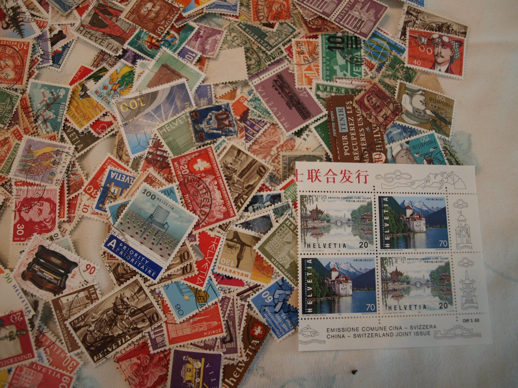 Tutti i francobolli: 1000 Schweizer Briefmarken über 70g Gebraucht siehe Bilder – Usato da Aarau venduto da Marcele0 3
