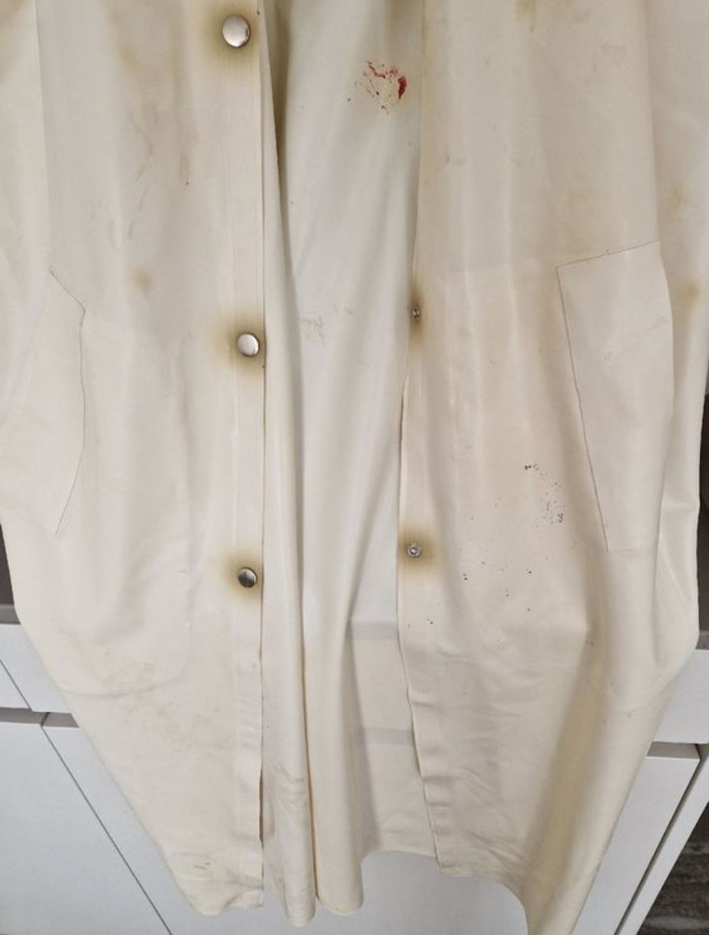 Manteaux: Weisser Latexmantel,Grösse M/L – D'occasion à Oberwil b. Büren par 3298Oberwil 3