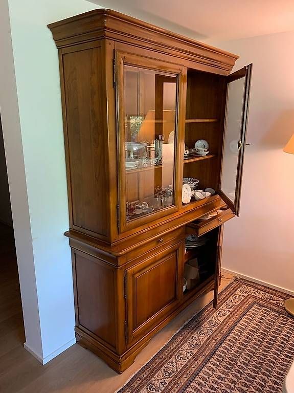 Vetrine: Buffet-Vitrine mit Glastüren Schubladen und Törchen – Usato da Altdorf UR venduto da anatol69 1