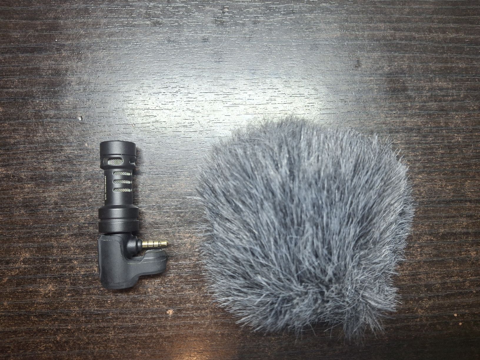 Røde Microfoni: Neuwertiges Rode VideoMicro mit Fellwindschutz. – Nuovo (secondo la descrizione) da Oberdorf SO venduto da Solotech