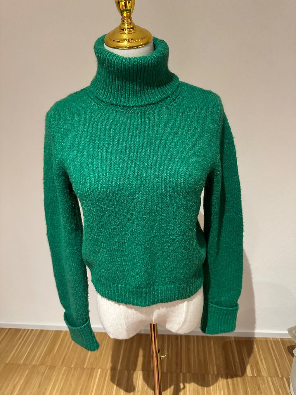 Pullover & Sweatshirts: Sweater size S – Gebraucht aus Neuchâtel von agn_jc66