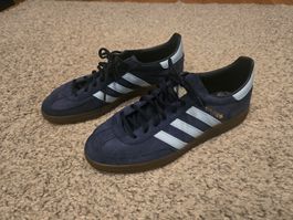 Hammer Adidas Spezial der Grösse 44