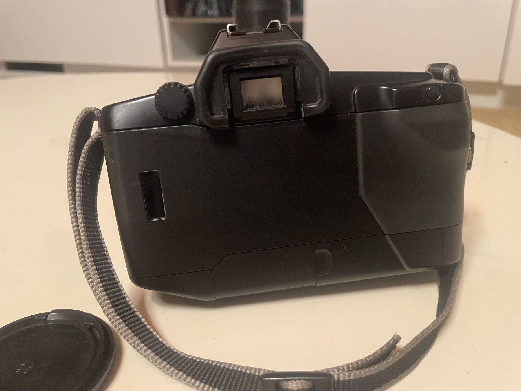 Canon Kamera: Canon EOS 650 Kamera Analog mit EF f3.5-4.5 zoom Objektiv – Gebraucht aus Embrach von xenovolcano 2