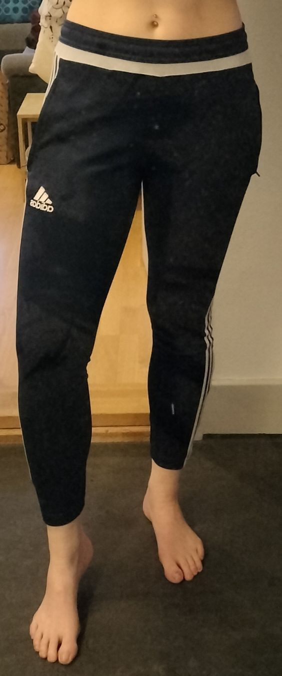 Pantaloni: Adidas Trainerhose dunkelblau S – Usato da Bern venduto da verateinilae